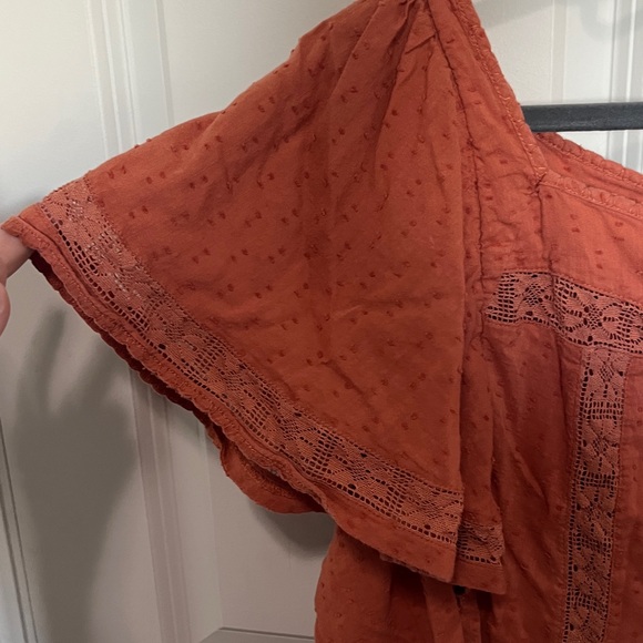 Old Navy Lace detail Terracotta Button-Up Blouse
Blouse Swiss dots plus size xxl - Picture 5 of 8